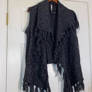 Kenzie Shrug in Black Sleeveless with Tassels on the bottom Size small